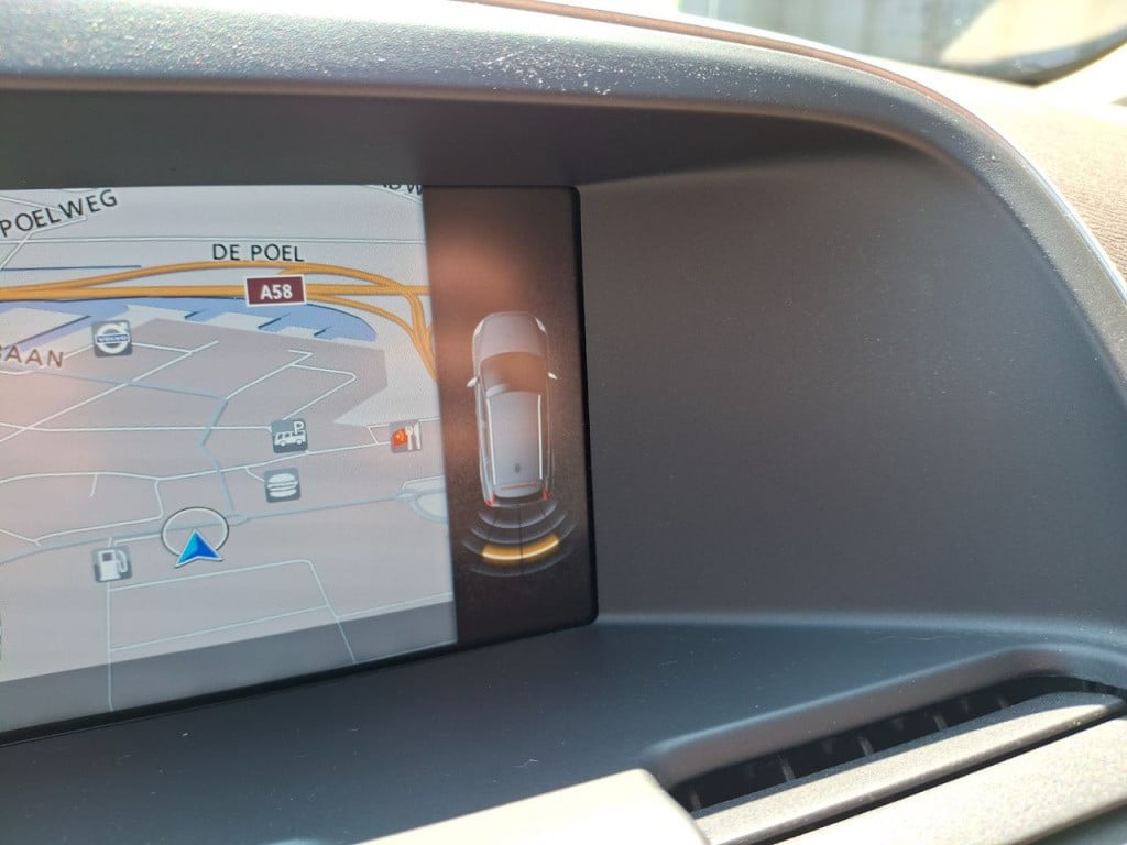 Volvo XC60 2.0 t5 kinetic xenon | leder | dealer onderhouden!