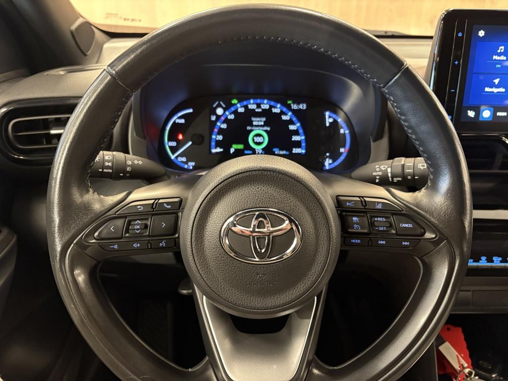 Toyota Yaris Cross 1.5 hybrid dynamic | stoel en stuurverwarming | bsm | te