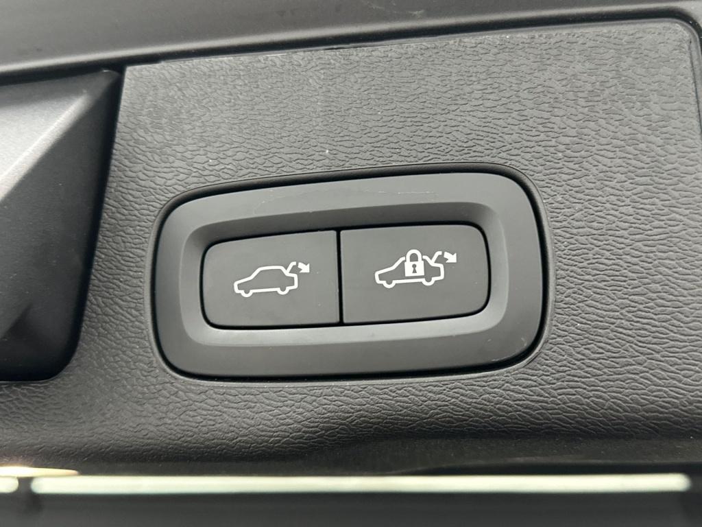 Volvo XC60 t6 398pk recharge ultra black edition | b&w | luchtvering | full