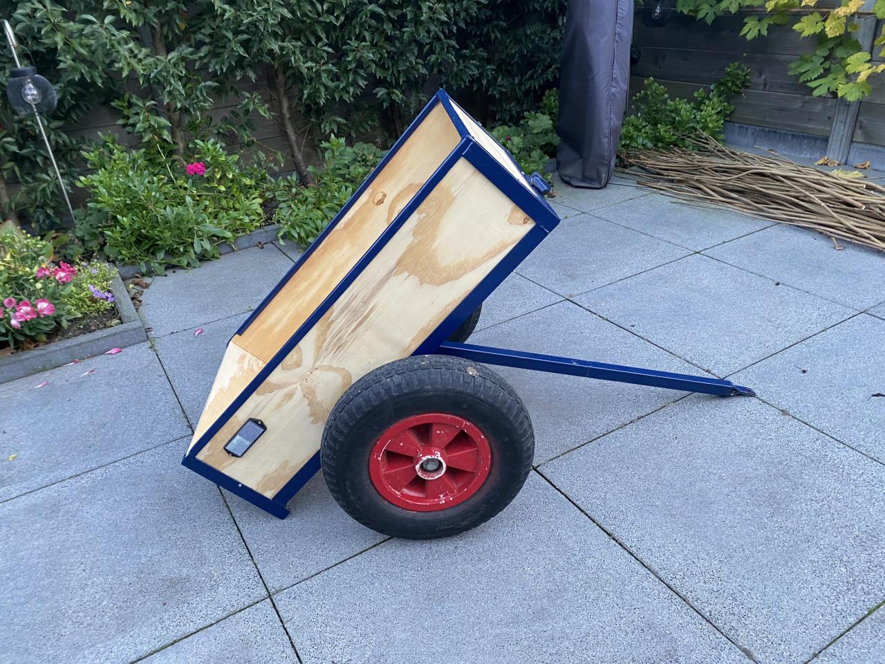 Skelter ( mammoet) met kar.