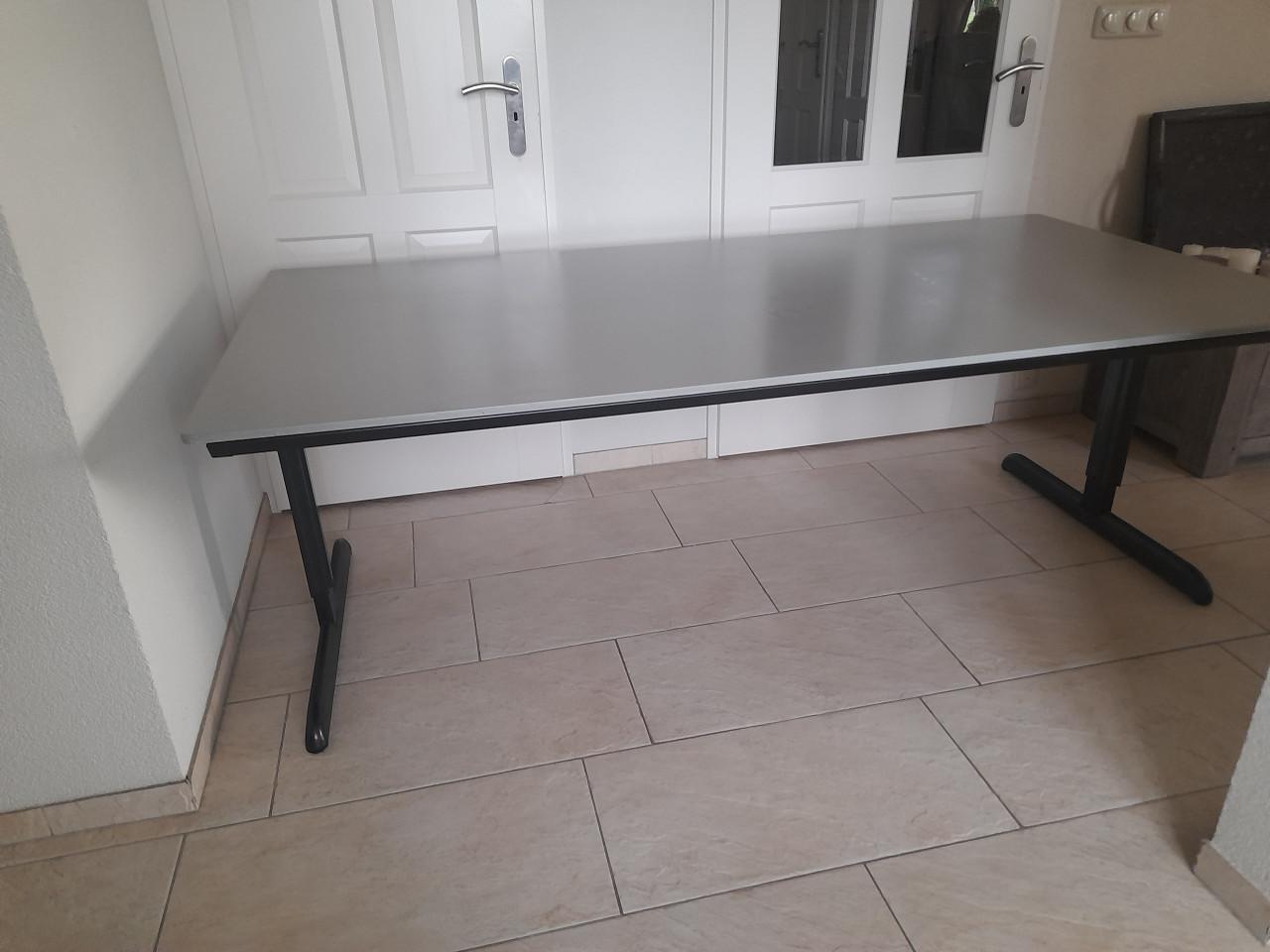 Groot stevige in hoogte verstelbaar bureau (AHREND) 100 x 200