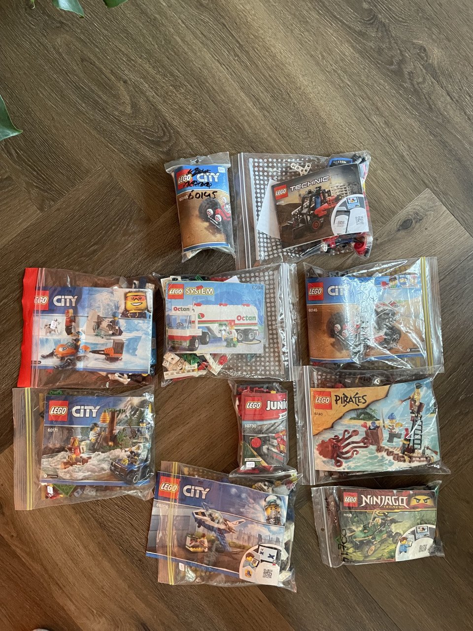 OPRUIMING: GROTE PARTIJ LEGO VANALLES WAT (19 SETS)