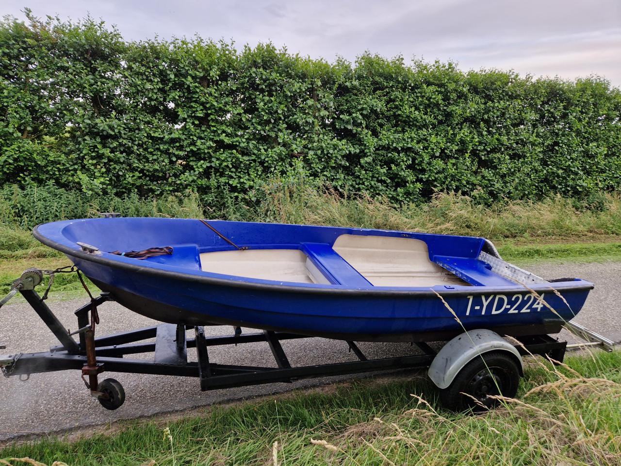 Elan 401 visboot tourboot inclusief trailer € 575,-