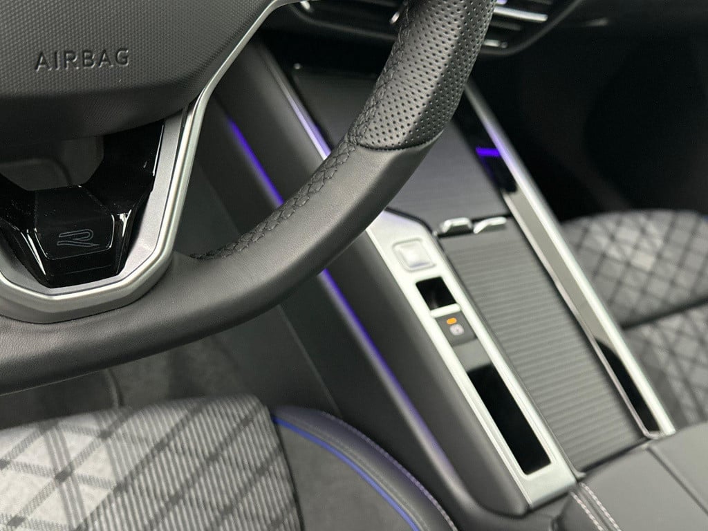 Volkswagen Passat r-line business variant (9) 1.5 110 kw / 150 pk e volkswa
