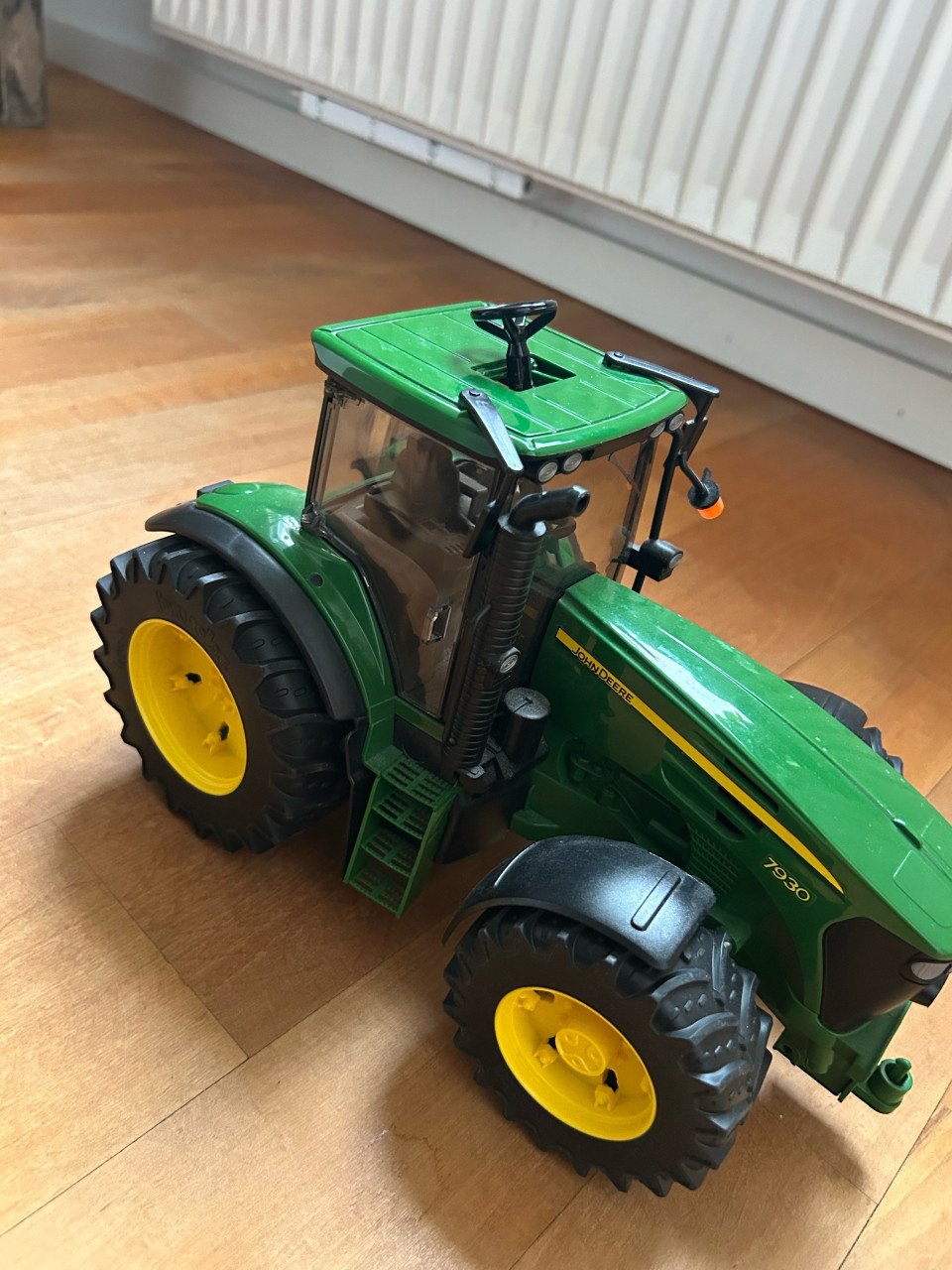 Bruder John Deere 7930