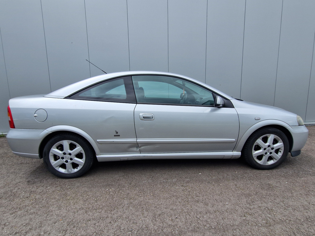 Opel Astra Coupé 2.2-16V