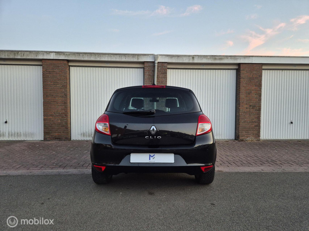 Renault Clio 1.6 dynamique automaat / 5-deurs / airco / cruisecontrol / pan