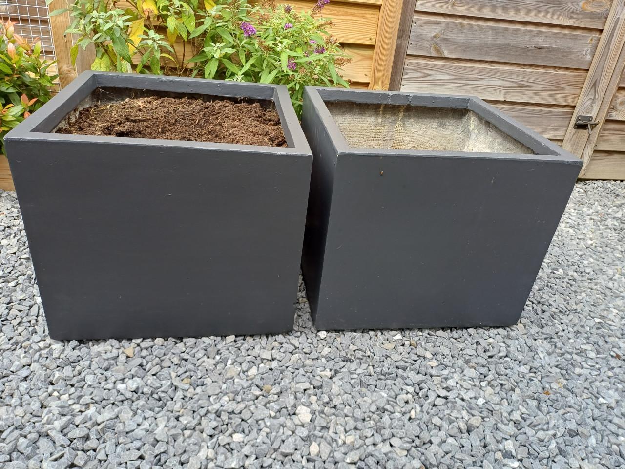 Mooie bloembakken mogen verhuizen wegens verandering tuin