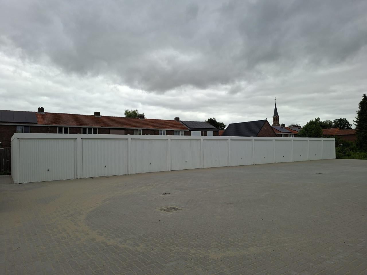 TE HUUR NIEUWE GARAGEBOXEN IN CLINGE