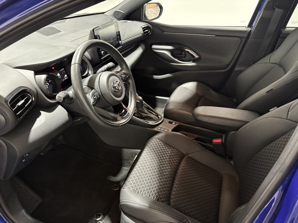 Toyota Yaris 1.5 hyb. executive | navi | bsm | stoelverw. |