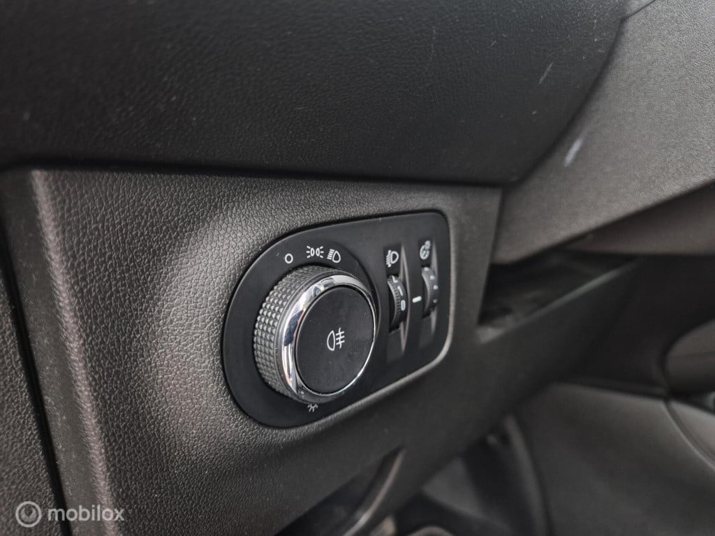 Opel Corsa 1.4 edition / 5- deurs / stuur- stoelverwarming / parkeersensore