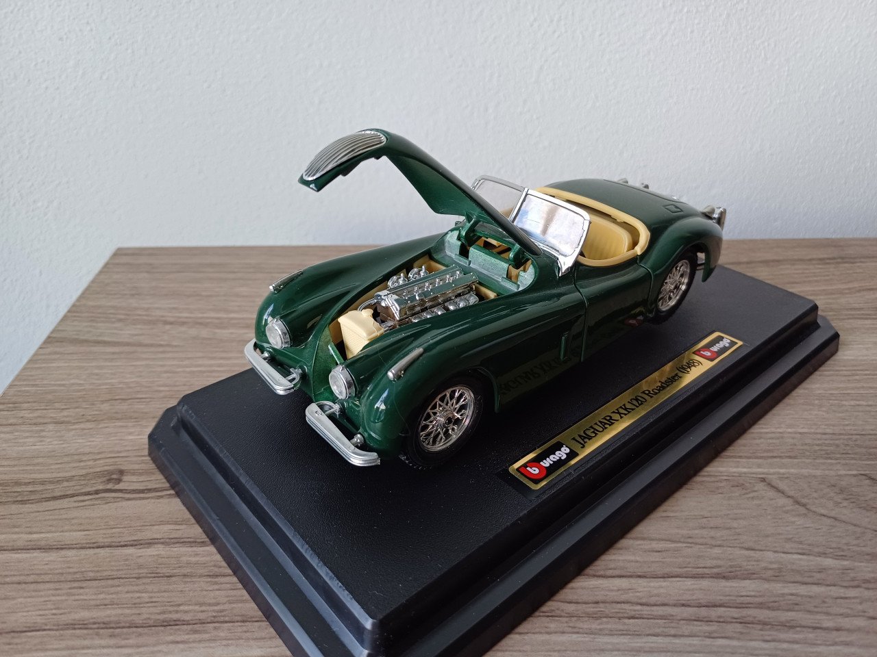 Jaguar XK120 Roadster (1948) - Bburago 1:24