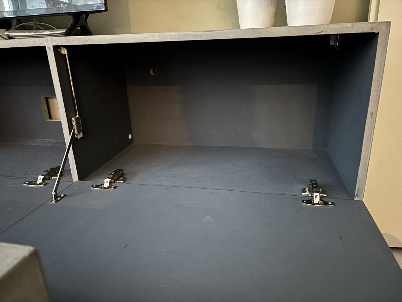 Meubelset betonlook (eetkamertafel en tv meubel)