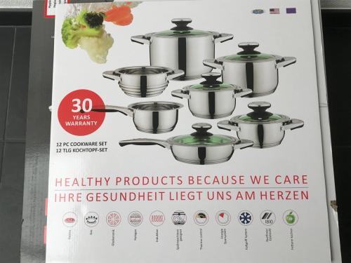 Pannenset 12 delig nieuw in de doos