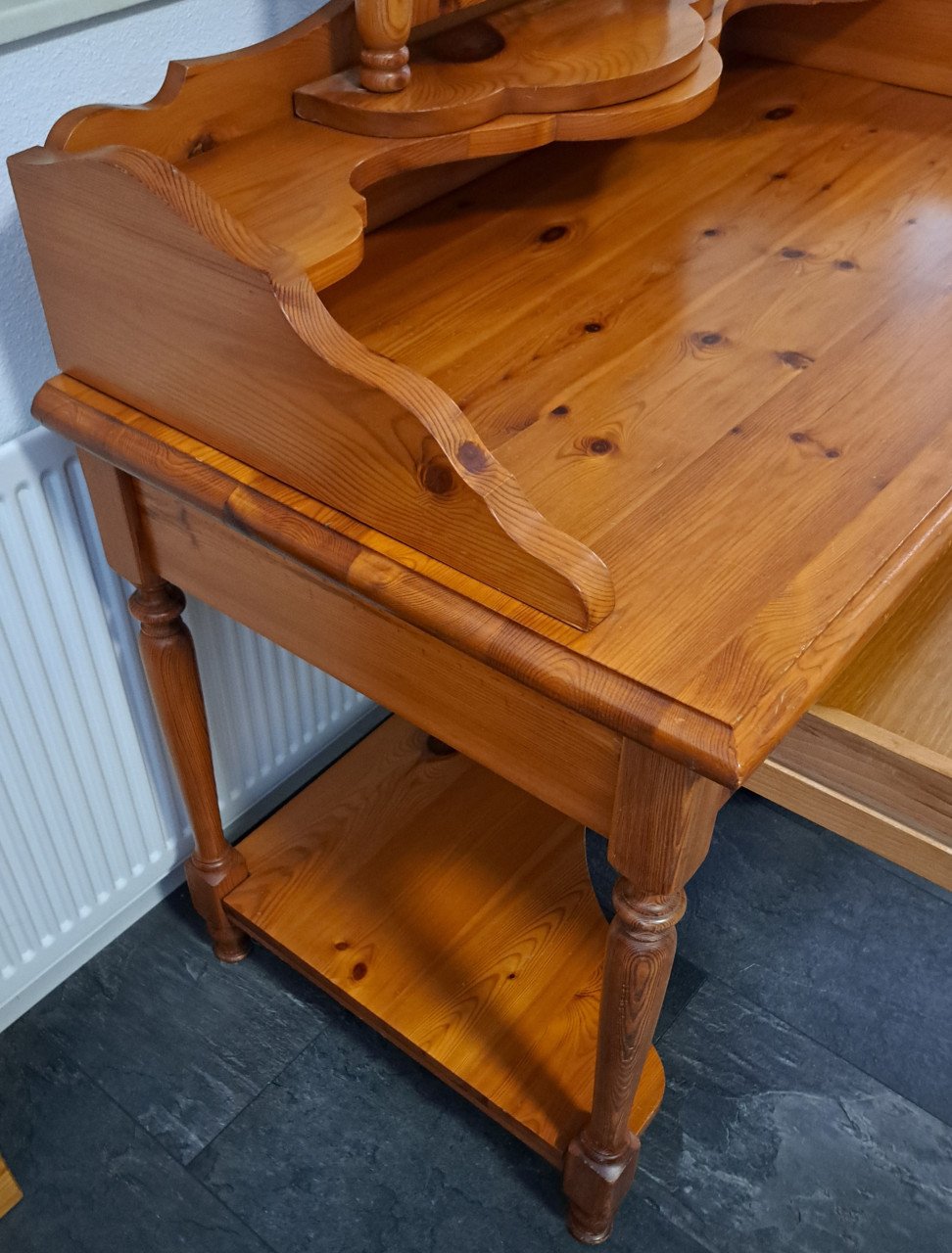Mooie vintage, massief grenen kaptafel met opzetstuk en spiegel