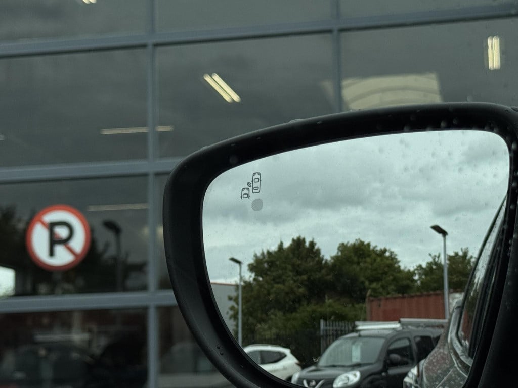 Nissan Leaf n-connecta 40 kwh | navigatie | 360° camera | stuur- + stoelver