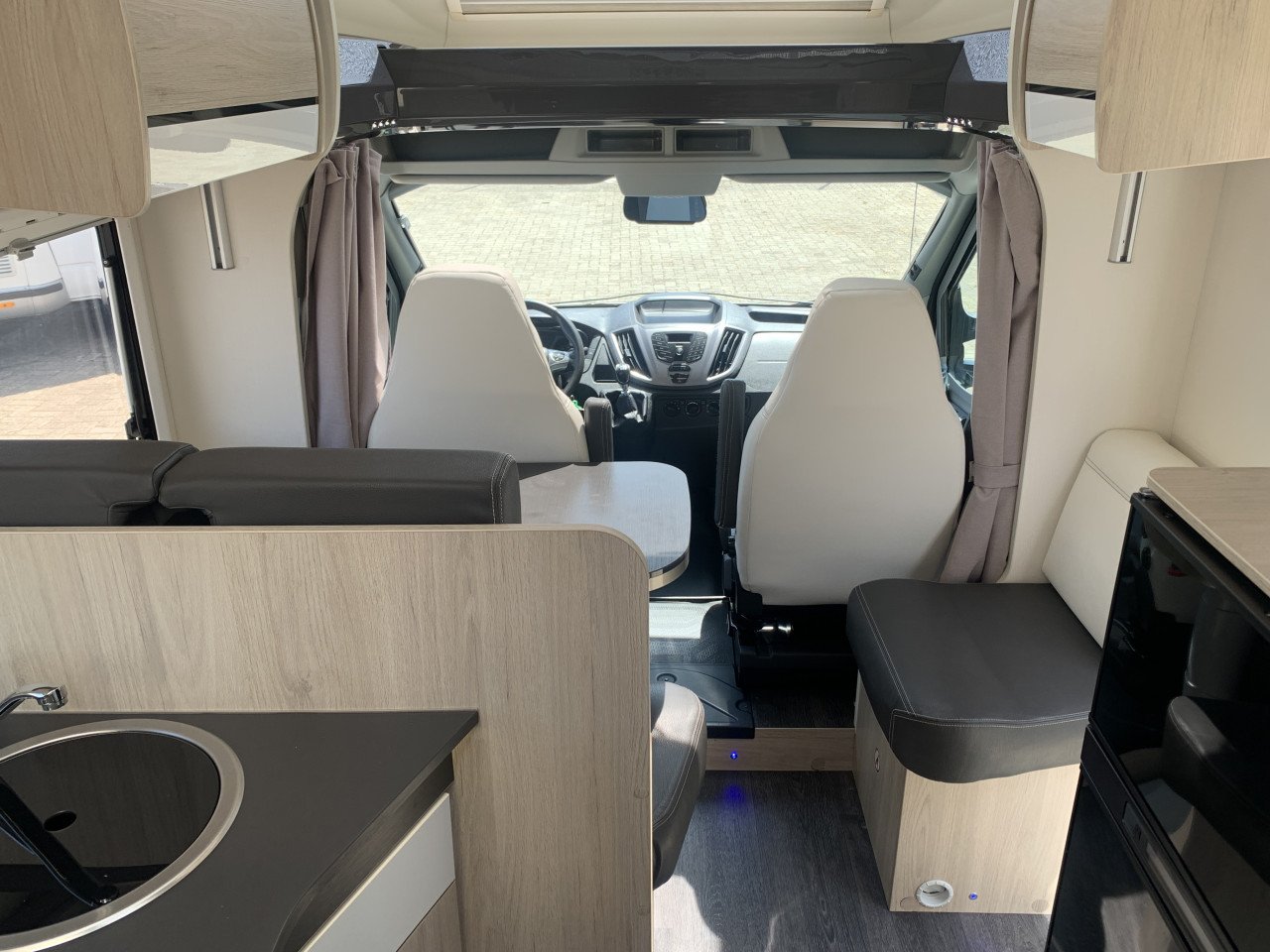 Chausson 628EB Special Edition 25000km (queensbed -hefbed) nieuwstaat