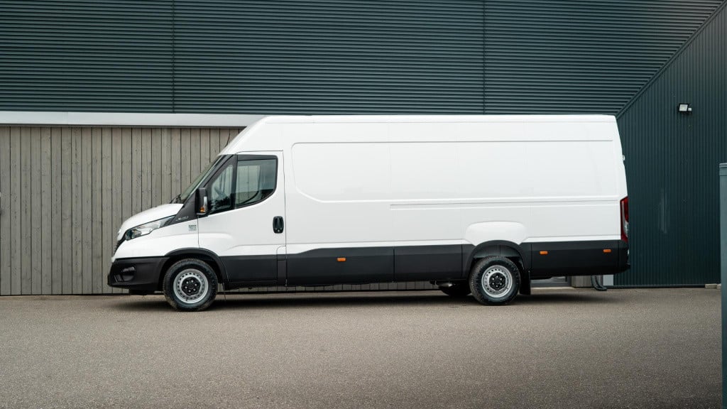 Iveco Daily 35s16v 2.3 410 h2 | direct leverbaar | complete betimmering laa