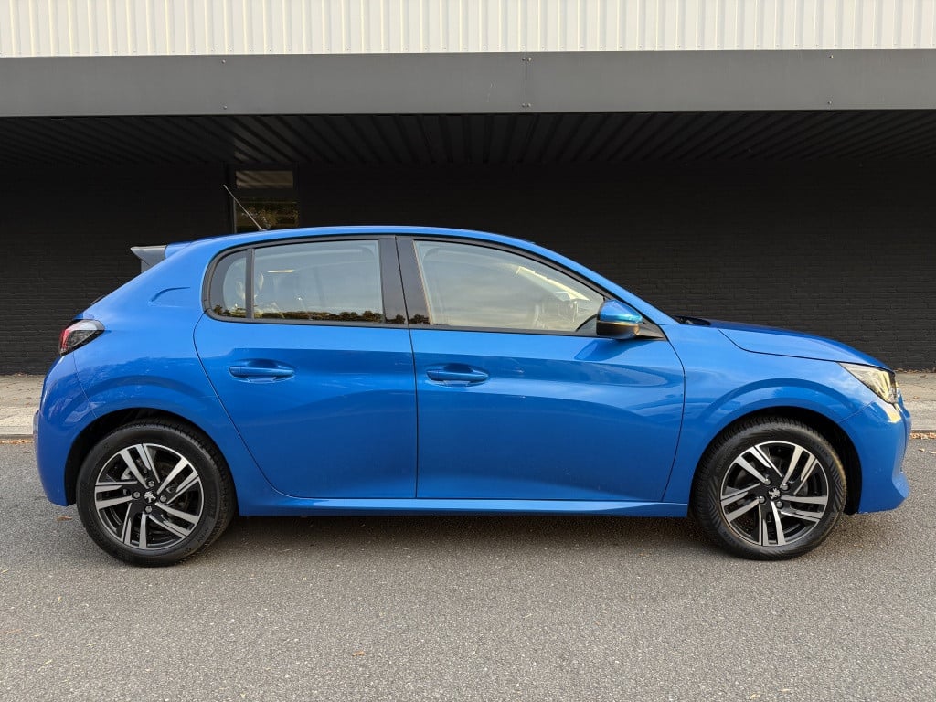 Peugeot 208 1.2t allure // automaat //