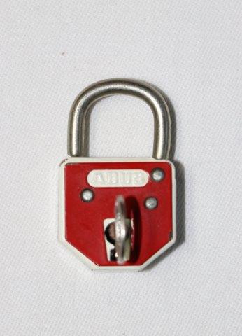 Hangslotjes 01.Messing handslot Met doosje Model: 9330/20331 Code: 8 711938