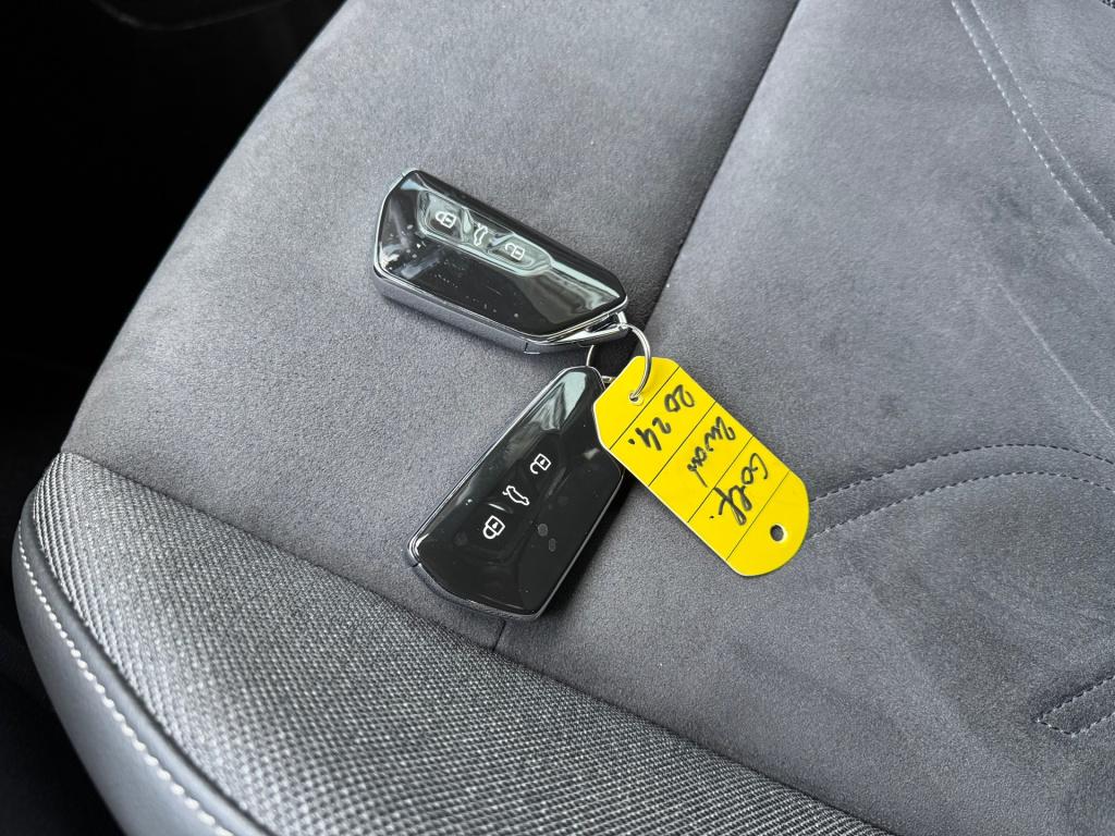 Volkswagen Golf 1.5 ehybrid 50 edition automaat , elektrische voorstoelen, 