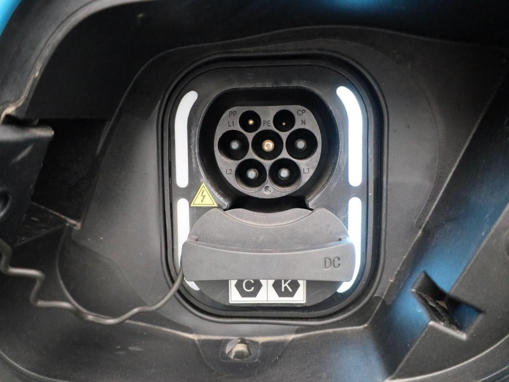 MG Mg4 64 kwh luxury all-season banden / navigatiesysteem / carplay / remot