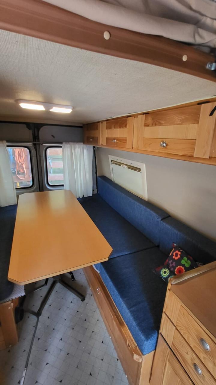 Compacte ford transit camper bus