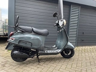 Zeer nette btc riva luxury alles erop en eraan beugel windscherm enz