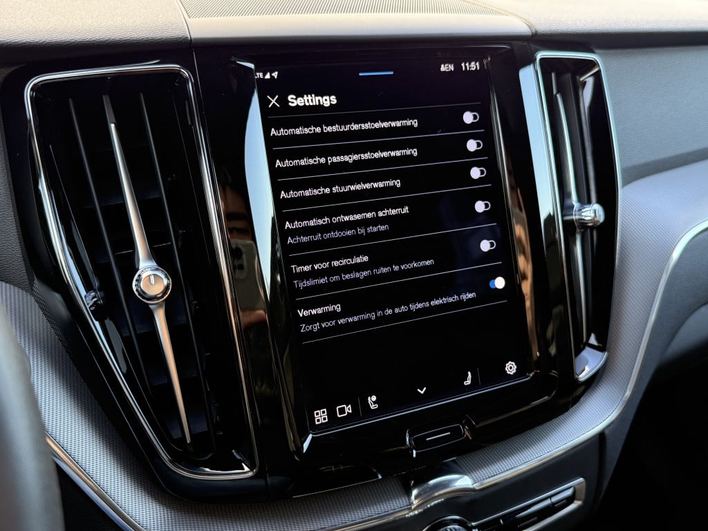 Volvo XC60 t8 455pk recharge plus dark| panodak| adap.cruise| trekhaak| ca