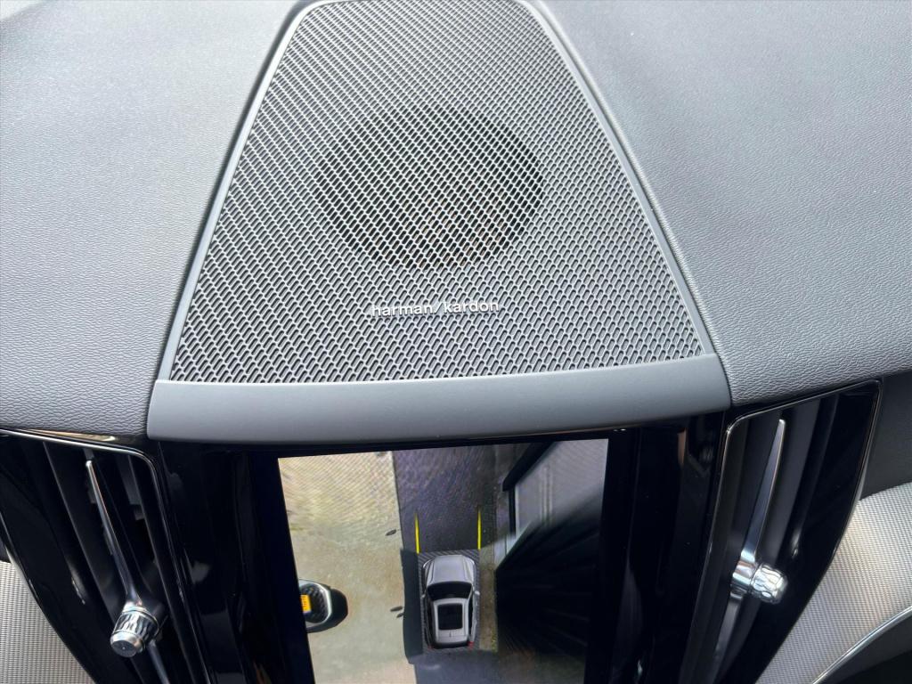 Volvo XC60 t6 340pk recharge awd r-design| harman kardon|360 camera|schuifd