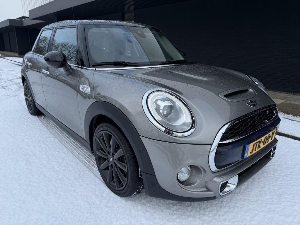 Mini 5-deurs mini 2.0 coop.s chili // goed uitgerust // dealer onderhouden 