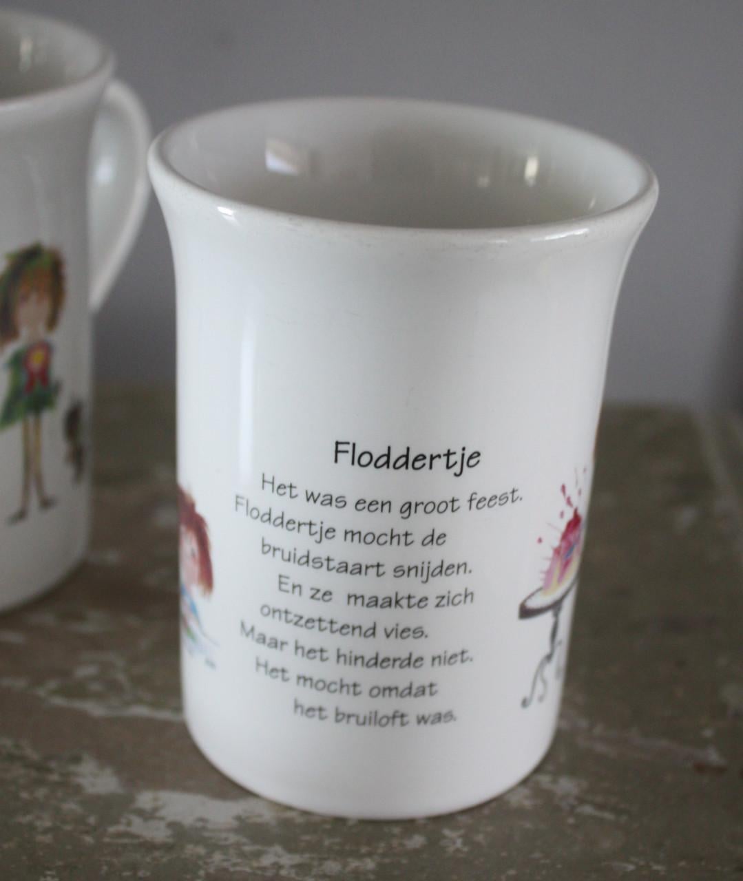 2 leuke nieuwe mokken. Floddertje met een grappig gedicht erop.