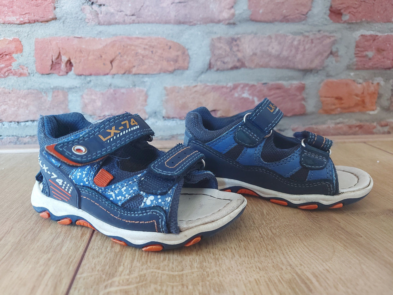 Leuke blauw oranje sandalen maat 23 € 3,-