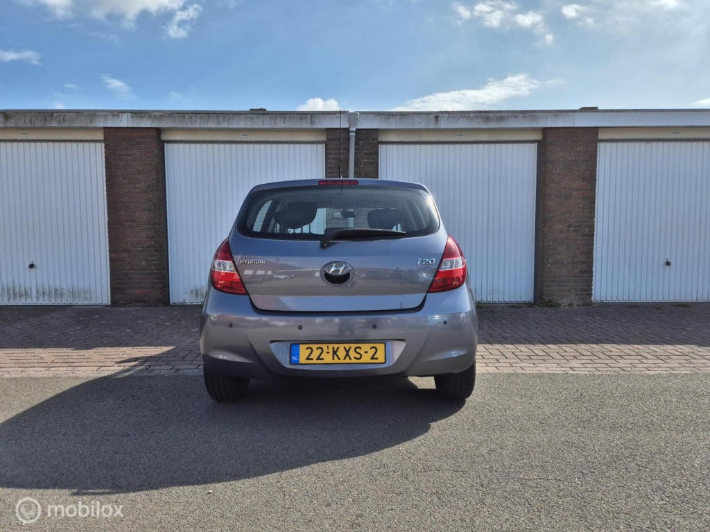 Hyundai I 20 1.2i dynamicversion / 5-deurs / dealeronderhouden/ airco / par