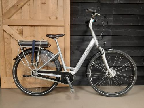 Nette Trek met Shimano middenmotor en 8 versnellingen