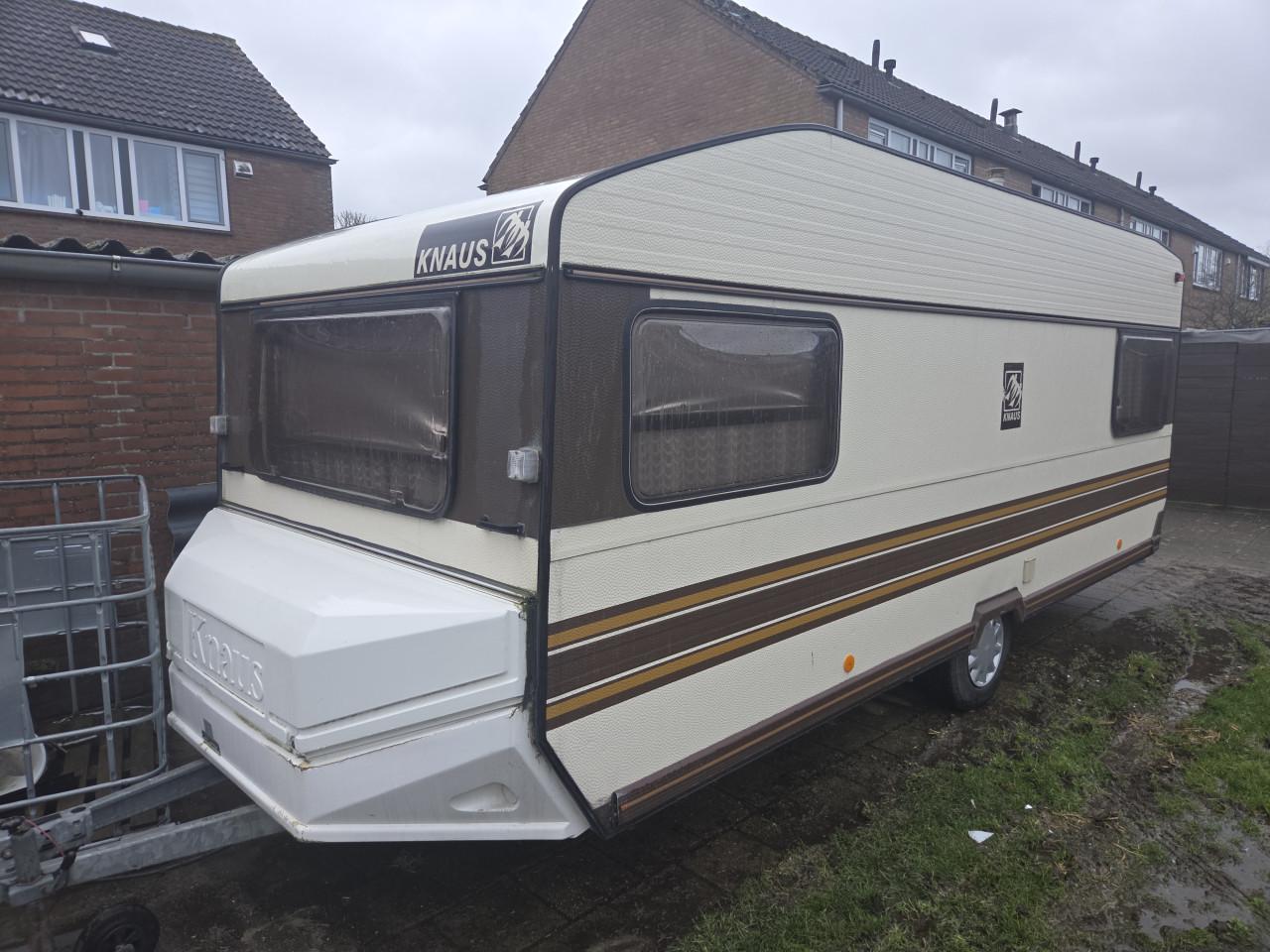 Knaus azur 495 met voortent