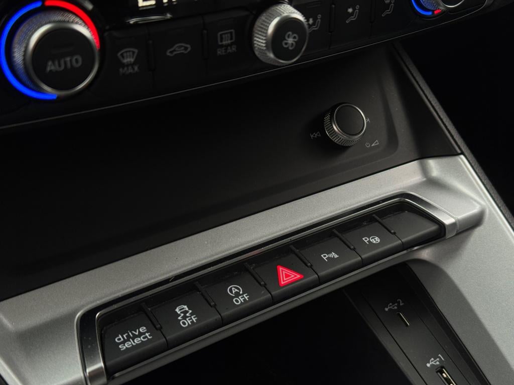 Audi Q3 sportback 35 tfsi pro line * leder * trekhaak * stoelverwarming