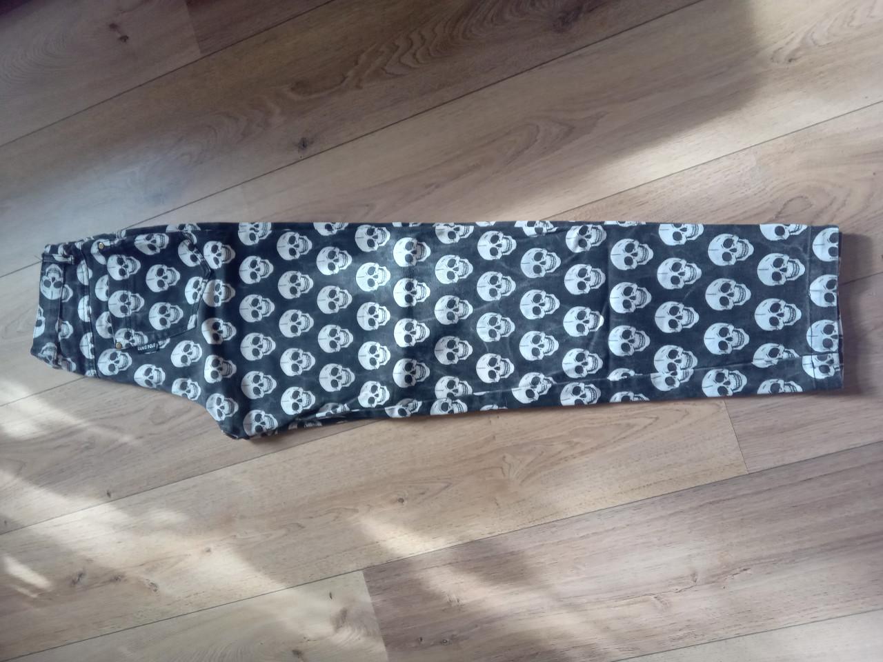 Skull jeans high waist