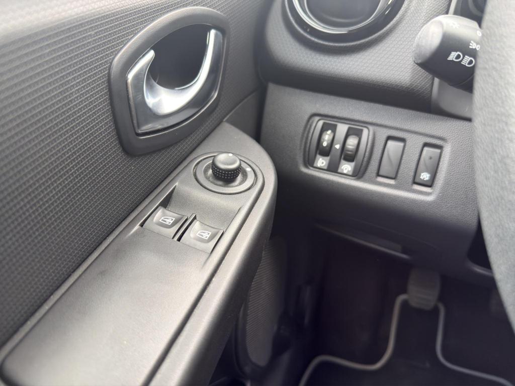 Renault Clio 0.9 tce expression cruise airco navi