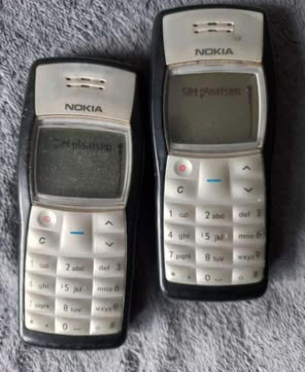 2 x Nokia 1100 mobieltjes.