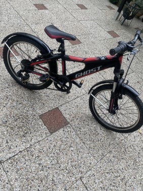 Jongens fiets zwart/rood 5tot 7 jaar. 7 versnellingen