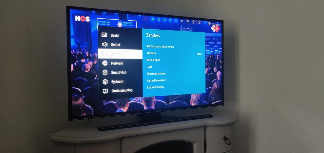 Samsung 40 Inch (102 cm) Smart TV, type UE40JU6445W
