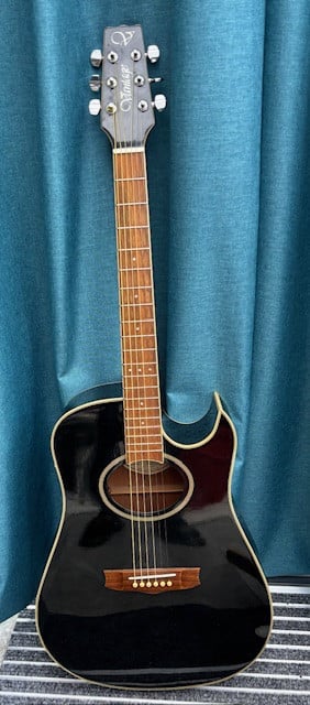 Mooi klinkende Vantage gitaar