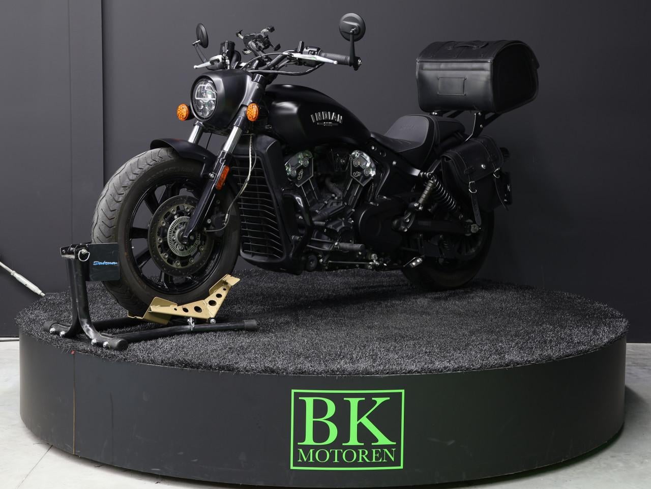 SCOUT BOBBER | Dr. Jekill & Mr. Hyde | BTW Motor