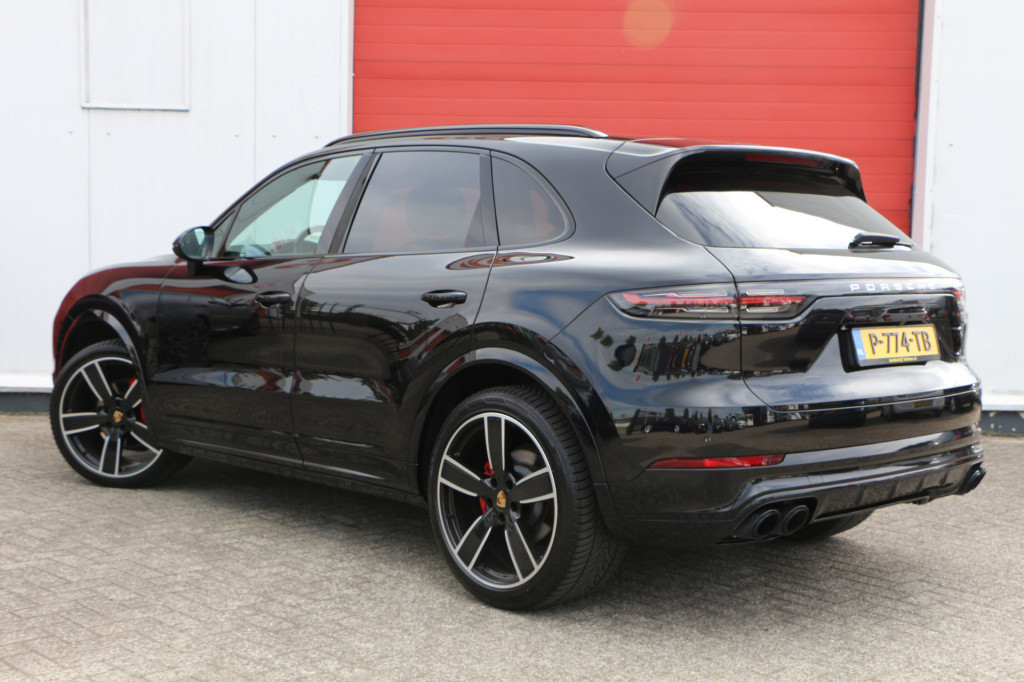 Porsche Cayenne 3.0 340pk trekhaak | all black | 22 inch