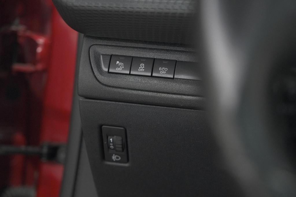 Peugeot 2008 1.2 puretech blue lease executive | all season banden | panora