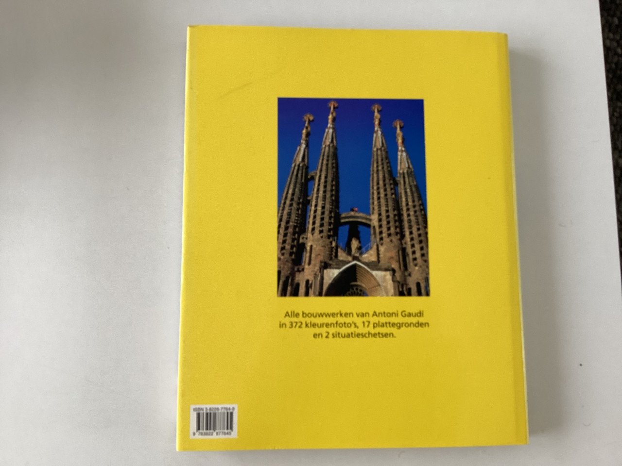 Antoni Gaudi.     Harde kaft.  Zeer nette staat.     Reiner Zerbst.
