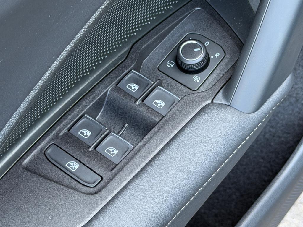 Volkswagen Tiguan 1.5 ehybrid elegance 204pk | trekhaak | all-season | dode