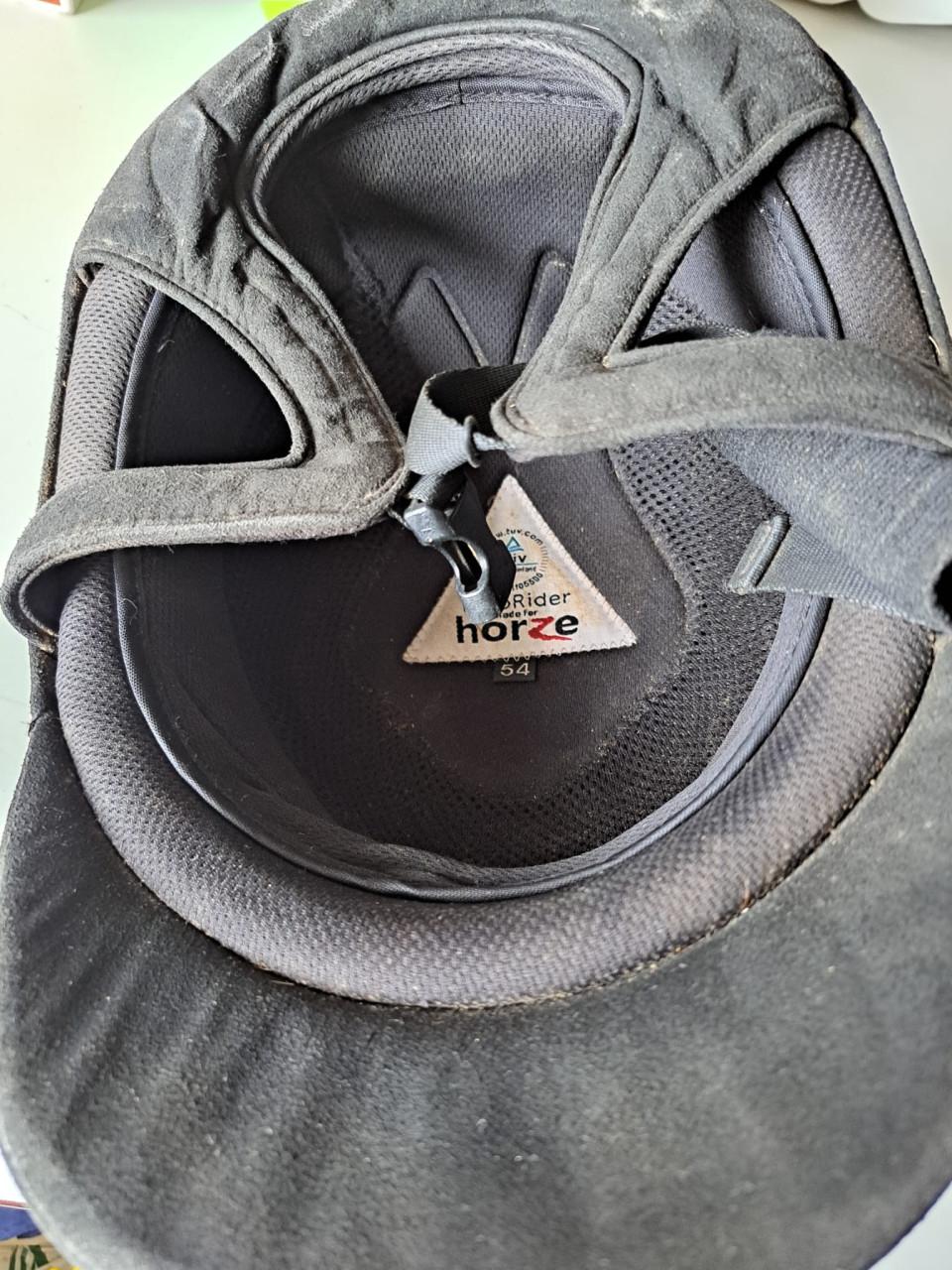 Te koop paardrijcap. Maat 54