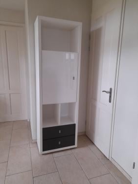 Prachtige XOOON kast 40 x 65 x 208 ( in goede nette staat)